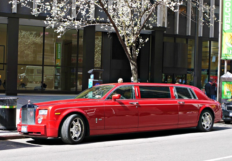 Your Ultimate Guide to Renting Premium Limousine Services 12 Rolls Royce rental for prom