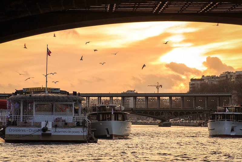 5 Romantic Things To Do In France 7 Seine River Cruises